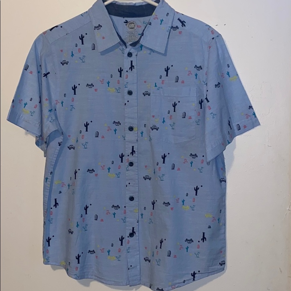 💲💲Mix match 2 for $8 💲💲 Light blue button up short sleeve shirt.